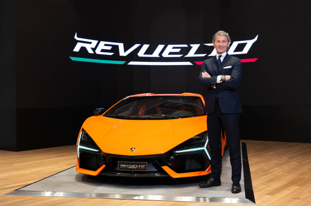 Siêu xe Hybrid Lamborghini Revuelto có mặt tại khuôn viên triển lãm Thượng Hải