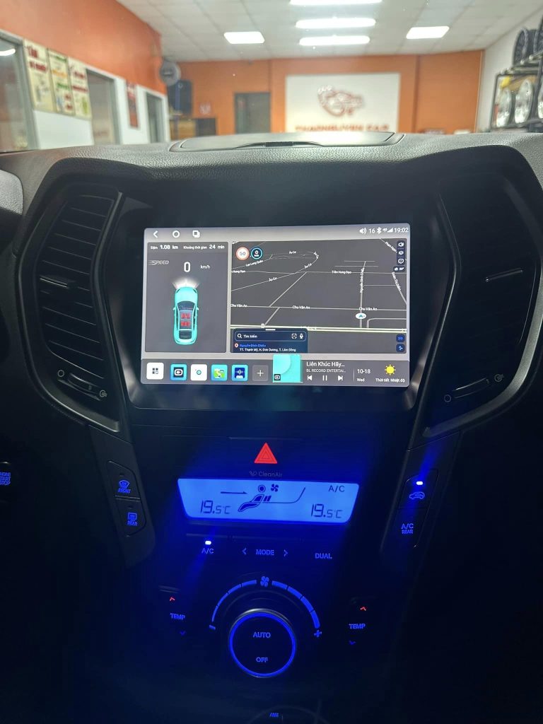 hình ảnh thực tế màn hình BRAVIGO trên Hyundai SantaFe