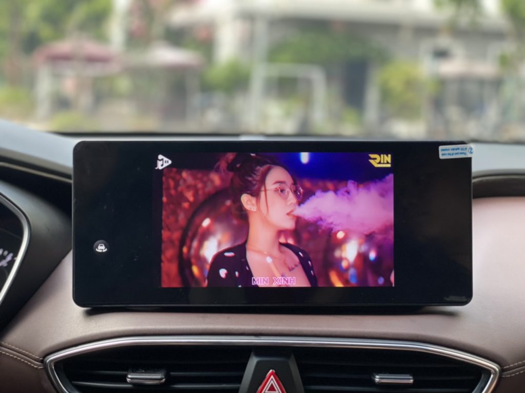 hình ảnh màn hình BRAVIGO trên Hyundai SantaFe