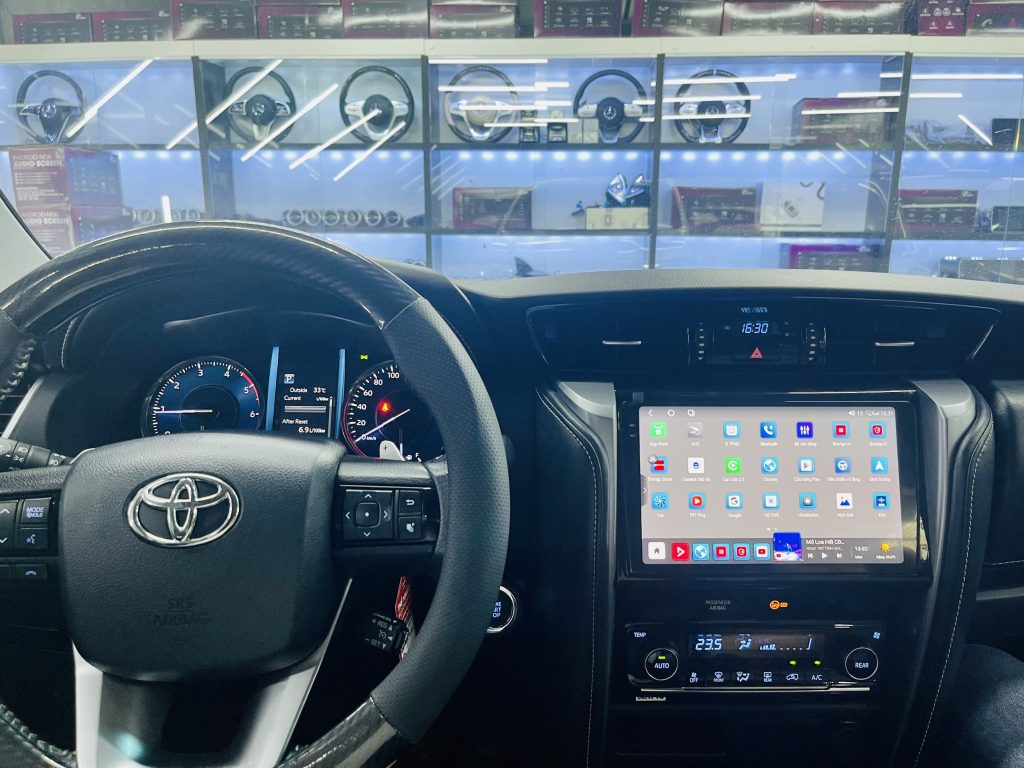 màn hình BRAVIGO trên Toyota Fortuner