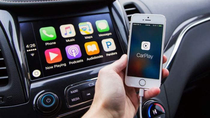 Kết nối điện thoại với màn hình ô tô bằng Apple CarPlay 