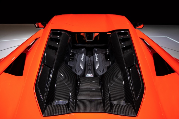 Lamborghini Revuelto tiếp tục được trang bị động cơ V12