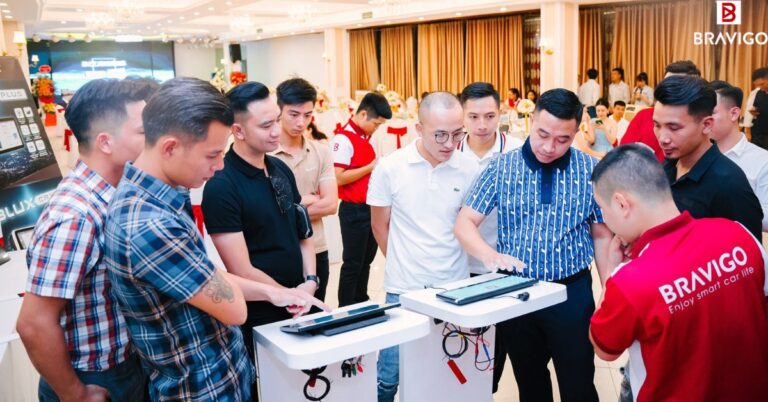 sự kiện ra mắt màn hình Bravigo Blux