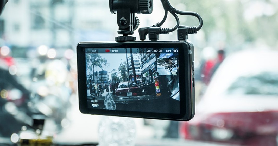 chỉnh giờ trên camera hành trình