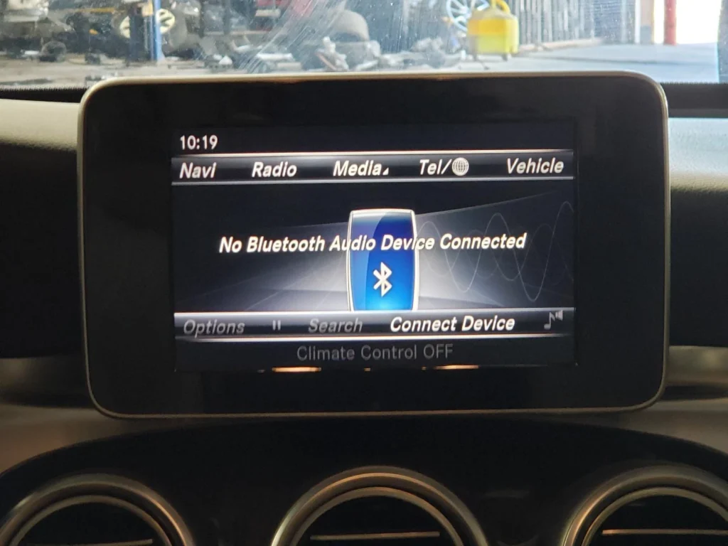 Có nên lắp màn hình Android cho xe Mercedes không